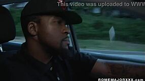 Gata Yasmine De Leon diz: Ah sim, fode minha buceta peluda fundo com esse pau monstro, Rome Major, até gozar na minha cara.