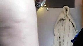 Bunico, chiar bagi castravete în pizda păroasă ca o granny obraznică?