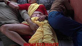 Ibu tiri India desi nakal dikongkek oleh anak tiri dalam cosplay Hindi cepat.