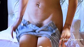 Jane Wilde verleidt oppas Lilly Bell tot nat poesje schuren