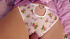 Падчерица идет спать, но поддается интенсивному траху пизды