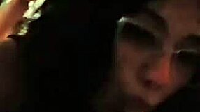 Me siento aburrida y le pido chupar la polla a mi esposo