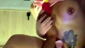 Heaven szemei szeretnek jó szopást adni és keményen megbaszni dirtyfarm-mal azok a gyönyörű kék szemek.