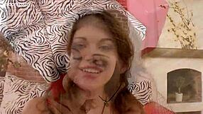 Stor søt rumpe tar grov gaping fra monster kuk med søt slore ansikts og nærbilder slaps