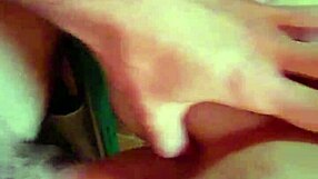 Hermosa europea rizada da mamada profunda y se folla a perrito al aire libre en sesión rápida