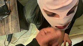 Orospu Karı Kocası Yokken Arkadaşını Sikiyor!