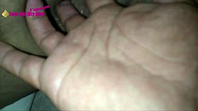 ラティーナBBW MILF売春婦が濡れたパイを指で弄って潮吹きオーガズム、ネトラセッション