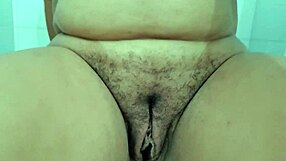 quer fuder comigo? this big ass hairy latina prostitute masturbates solo in kinky fetish reality.