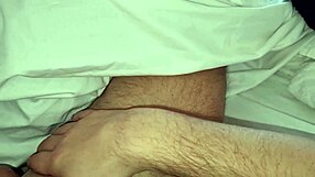 คลิปสมัครเล่นแตกเช้ามา ตื่นมาเงี่ยนใช้นายฉีดน้ำแตก สูบลูกใหญ่ๆ