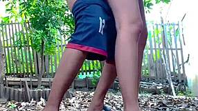 hei, har du noen gang følt spenningen av å knulle naboens kone i bakgården?