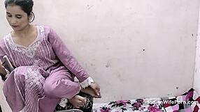 في ليلة زفاف عاطفية، الزوج والزوجة الهنديان يشاركان بلع عميق ونيك خلفي خشن. جنسهم المنزلي القاسي يبني إلى نشوة مليئة بالقذف.