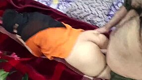 Desi grote tieten stiefmoeder hard geneukt door haar stiefzoons vriend in intense actie