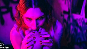 Oh my god, Bia Roman and Sam Quinn make me crave worshipping those sexy feet right now!