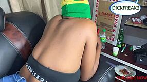 Ik Scheurde Haar Spijkerbroek En Neukte Ebony Slet Bezorgklant In Missionary Tot Ze Spoot En Ik Haar Natte Kut Volspoot, Ze Kreunde Luid Tijdens Passionele Quickie