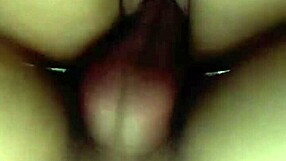 Atrapo a brasileña en ducha y le como coño sin condón