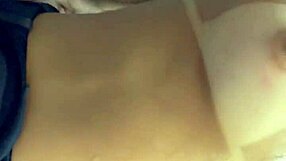 Atrapo a brasileña en ducha y le como coño sin condón