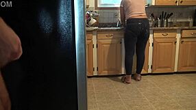 Türk Üvey Anne Beni Büyük Kıçına Boşalırken Neredeyse Yakalıyor!