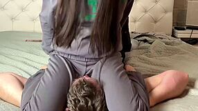 เฮ้ย ลองดูการต่อสู้ในห้องนอนด้วยการนั่งหน้ากดครอบงำเฟมดอมรุนแรงระหว่างสามีและภรรยา 😏