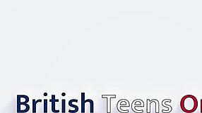 Voi jumala, tämä sinisilmäinen blonde opiskelija pulleilla kurveilla saa kovan ryöstön opettajalta ensimmäisessä orgasmissa!