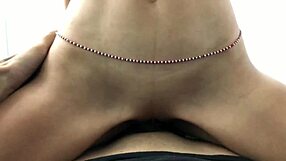 adik tiri 18+ kecil ini lagi olahraga pas kakaknya loncat masuk buat cardio intens sama ngentot keras, dominasi ludah, dan gulat di cerita Spanyol penuh