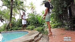 สาวเนิร์ดผอมบางนมเล็กธรรมชาติโดนผู้ใหญ่ใจร้ายลงโทษครั้งแรกในห้องผู้อำนวยการโรงเรียน