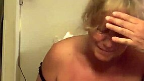 Mormor tar jättestor ansiktsspurt från stor svart kuk cumshot