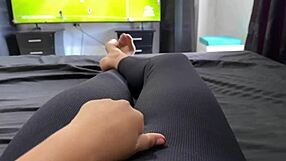 สาวโคลอมเบียเดี่ยวแหวกปากหีใหญ่เล่นนิ้วข้างนอกใส่กางเกงใน ครั้งแรกเงี่ยนแตก ขณะดูบอลทีมชาติ