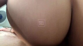 Rubita cachonda humilla cornudo con pito chico en fetiche pareja mona