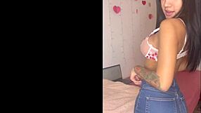 hey, check out sophia letting out some farts in her jeans while chatting casually