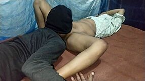 Hej, pozri si tento indický pár, ako sa ponoria do zmyselného lízania piči a intenzívneho šukania