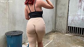 Eu Não Resisti Essa Bunda Enorme Passando Por Mim Tive Que Pegar Com Força
