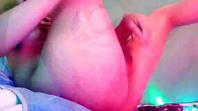 Why would this blonde tranny stuff her round ass with two bananas like a slut?