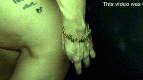 Gloryhole révèle le spot le plus savoureux dans action swingers