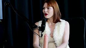 האובר הכה אונן בשבילה היא עשתה סקווירטינג טוב מציגה את השיחה של הפיג'מה והשירות שהיא עושה - רה קווין שיר רד