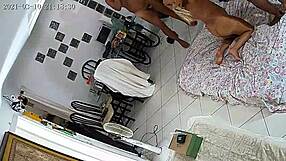 Ερασιτέχνης Latina Σύζυγος Παίρνει τον Μεγάλο Κώλο της Gangbanged από Πολλές Μεγάλες Πούτσες σε Όλες τις Τρύπες Ενώ ο Σύζυγος Γυρίζει