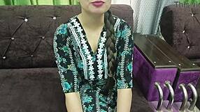 Η θετή αδερφή μου πρώτη φορά με πούτσα, λατρεύει κάθε γλείψιμο και πιπίλισμα