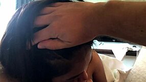 Caralho essa filipina de 19 anos 18+ dá boquete matinal épico e vira de quatro!