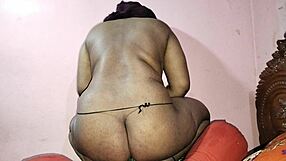 I En Landlig Indisk Landsby Bliver En 18-Årig Hed Pige Fucket I Doggy-Stilling