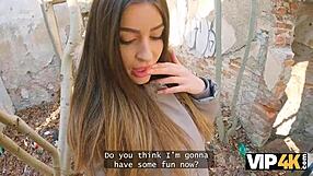 Pilih blowjob di tempat terbengkalai daripada restoran dengan pacar czech nonton