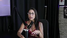 Luciana Picchi ชอบโดนตีตูดขึ้นปก Sexy สวมแดงบางๆ ผู้ชายกลัวเธอ