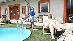 プールを掃除しろと言ったのに