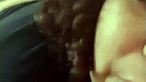 カーブィなエボニー義母がタブー出会いで巨大モンスターコックでバックに曲げられる。