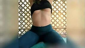 Me encanta usar mi dildo al aire libre en mi área perforada así