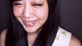 おい、私の小さな18歳のチンポ見たい？大きくしてあげるよ！ - ナツミ・オワダ 1