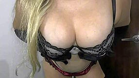 친구 엄마가 섹시 큰 엉덩이 비디오 크리스마스 선물로 보냈어요, 콜롬비아 곡선미 홈메이드 리얼