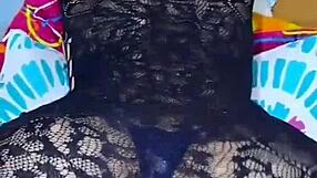 Disfruta de mi jugoso squirt linda rubia se masturba y eyacula delicioso orgasmo real en la webcam masturbacion con uñas rojas