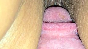 Fecho a masturbação com doggystyle e gozo na bunda nessa sessão de esposa molhada