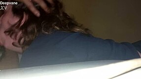 Boğazda sik sevmekten sarışın sevgilisi külot ve tanga giyerek derinlere alıyor