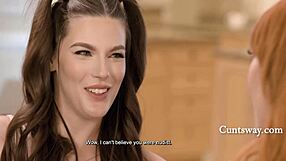 Виж, скъпа стеpondъщер, предимствата на нудистическото ни семейство са като това триене путки на плажа.