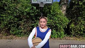 Anak Bualu Nikmati Perlawanan Bola Keranjang Lagi Kongkek Seronok Dengan Ayah Bualu